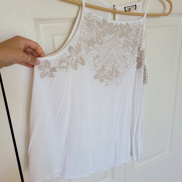 Tan and white tank top - Picture 8 of 8